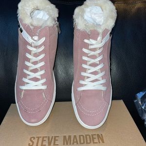 Steve Madden Tracey Leather Upper Faux Fur Studded Sneakers sz 8.5